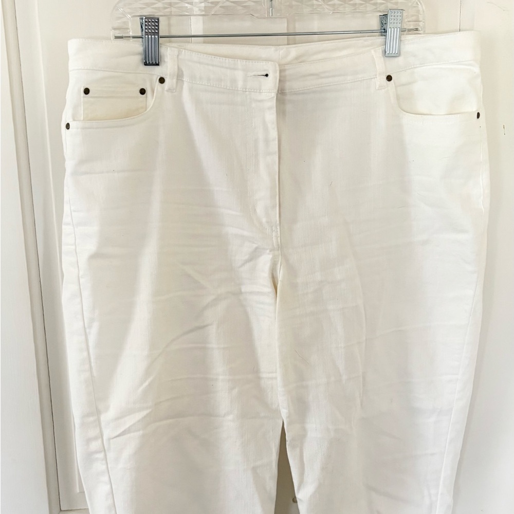 Ruby Rd. Women's Cream Colored Straight-Leg Denim Capris